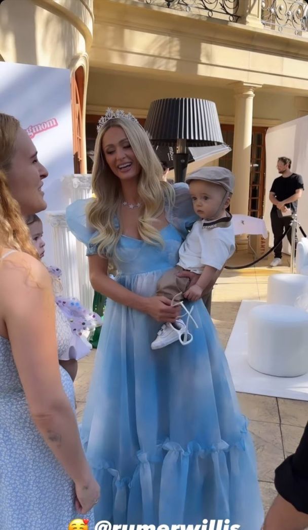 Син Періс Гілтон відсвяткував перше день народження / © instagram.com/parishilton