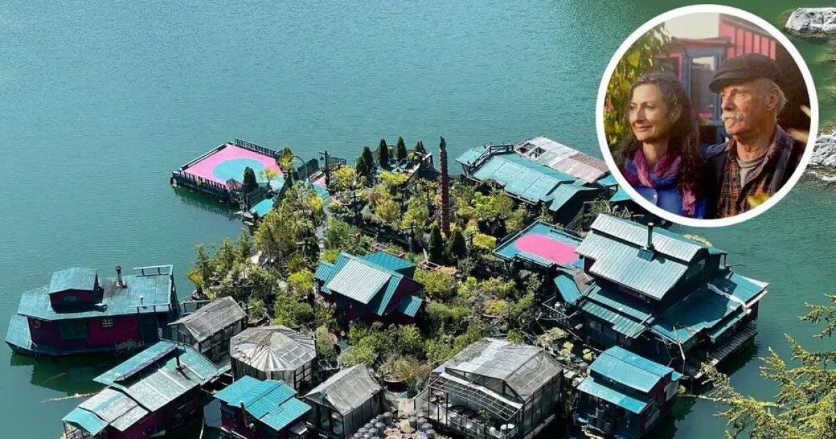 Супруги построили плавучий остров