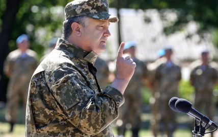 Порошенко пообещал, что украинская армия не оставит господствующие высоты возле Мариуполя