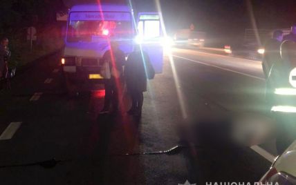 У Чернівецькій області маршрутка збила на смерть пішохода: фото