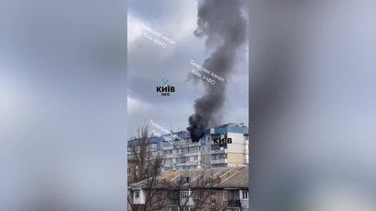 У Києві горить квартира