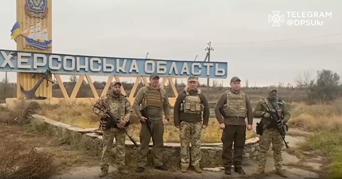 Border guards returned to liberated Kherson video Daily News