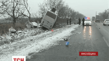 На Миколаївщині зіткнулися рейсовий автобус і вантажівка, загинуло дві людини