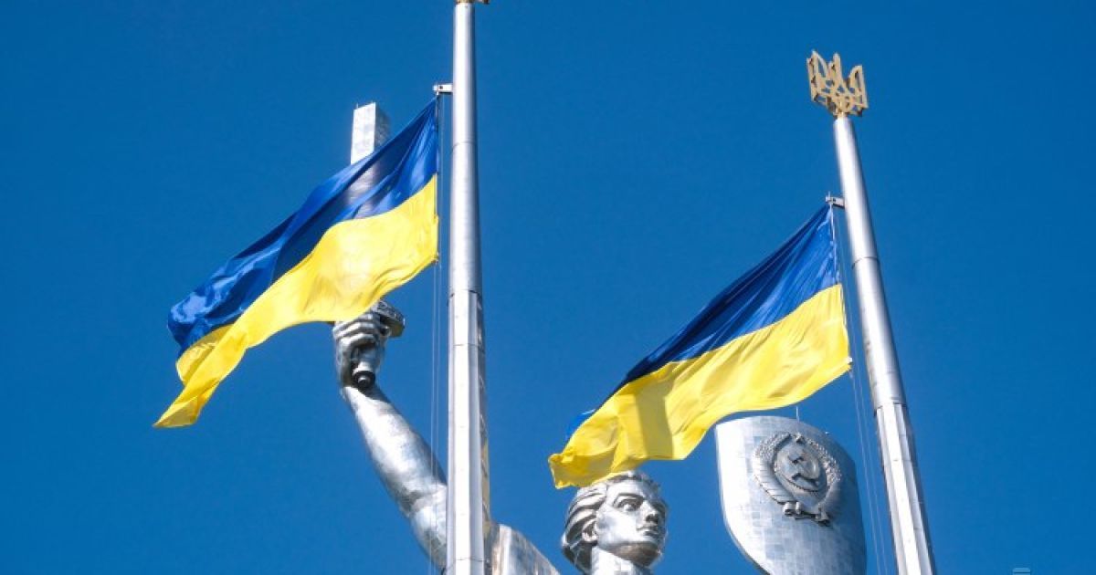 У Києві приспустять державний прапор України: у чому причина