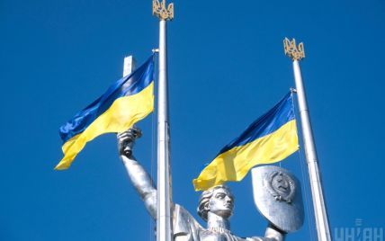 В Киеве приспустят государственный флаг Украины: в чем причина