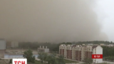 Піщана буря накрила китайське місто Арал