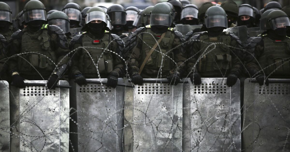 "Этого не будет, пока я президент": Лукашенко заявил, что силовики не уйдут с улиц