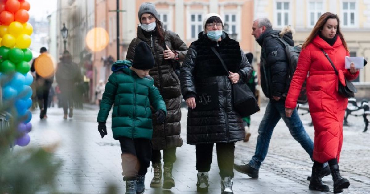 Из-за распространения "Омикрона" в Украине могут снова ввести "красную" зону: какие регионы в зоне риска