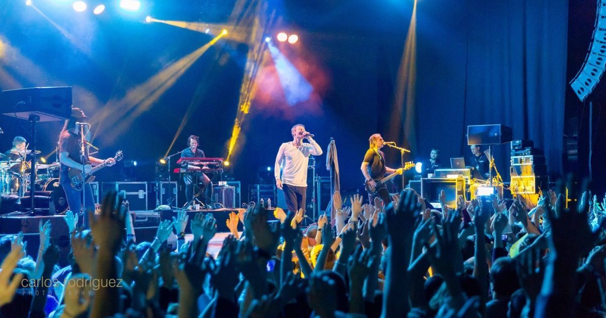"Океан Ельзи" на чолі із Вакарчуком приміряли маски після концерту у Нью-Йорку
