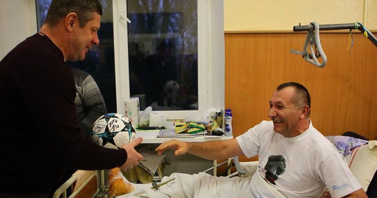 "Динамо" провідало раненых бойцов АТО в столичном Госпитале