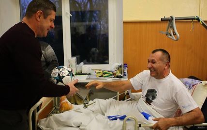 Футболисты "Динамо" проведали раненых бойцов АТО