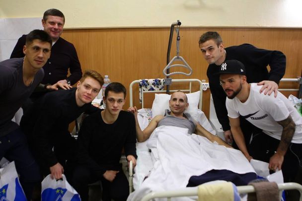 "Динамо" провідало поранених бійців АТО у столичному Госпіталі / © ФК Динамо Київ