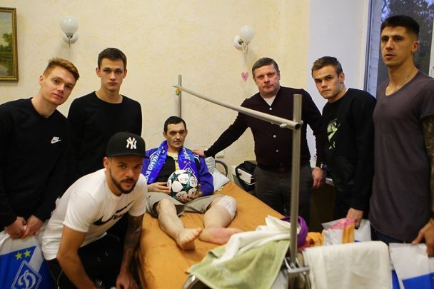 "Динамо" провідало поранених бійців АТО у столичному Госпіталі / © ФК Динамо Київ