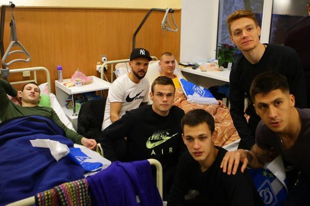 "Динамо" провідало поранених бійців АТО у столичному Госпіталі / © ФК Динамо Київ