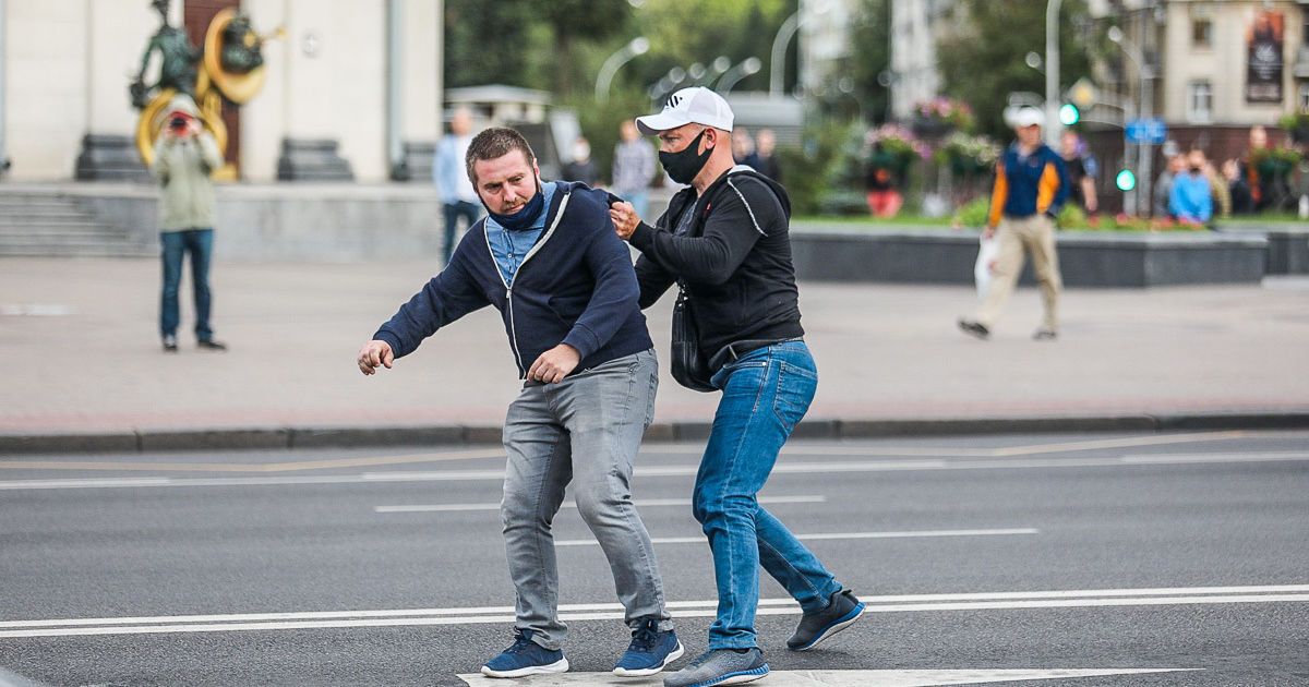 В городах Беларуси массово задерживают участников акций за допуск независимых кандидатов на выборы