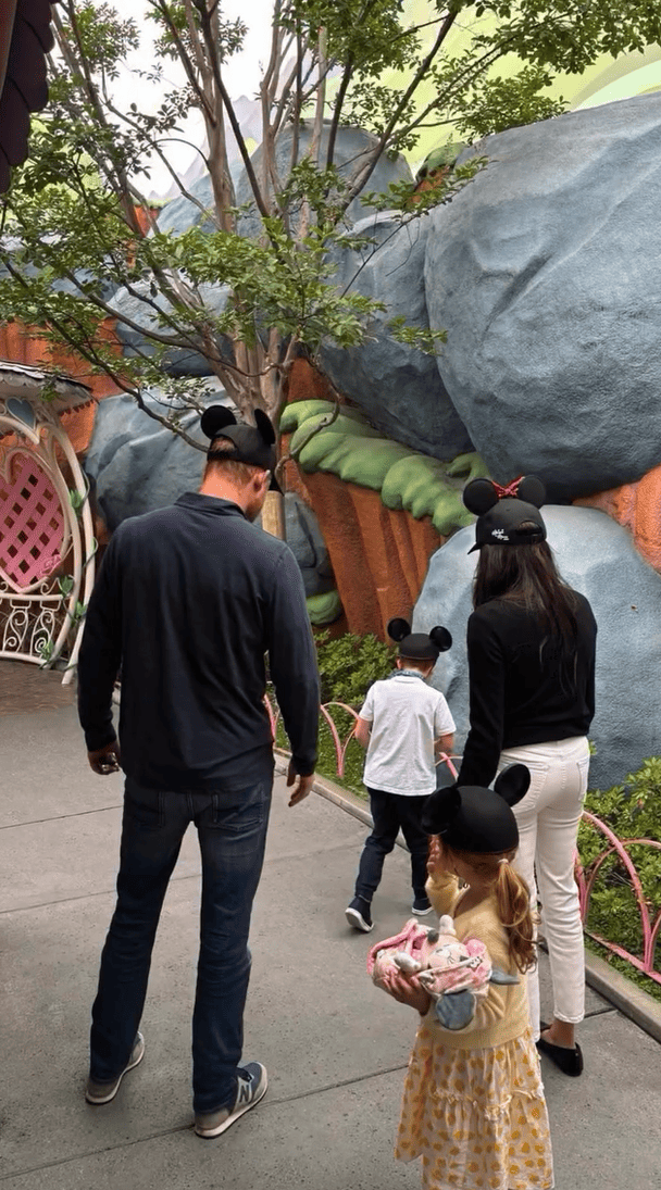 Гаррі та Меган з дітьми Арчі та Лілі / © Instagram Меган Маркл