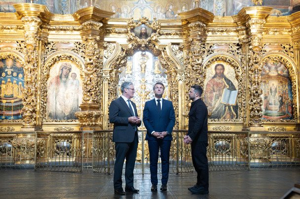 10 травня, Київ. До Києва на зустріч «коаліції охочих» прибули президент Франції Макрон, премʼєри Польщі та Великої Британії Дональд Туск та Кір Стармер, а також канцлер Німеччини Фрідріх Мерц. / © Associated Press