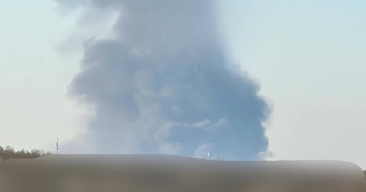 Дим у Кривому Розі після першої ранкової атаки 14 квітня