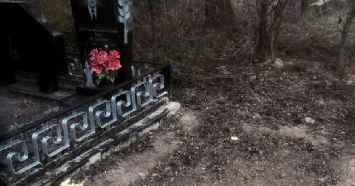 Вандалы осквернили могилу