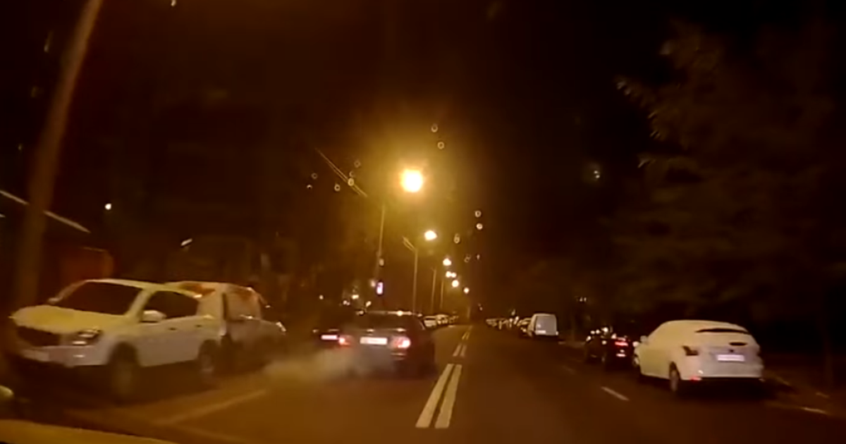 У Києві водій Mercedes під кайфом тікав від поліції та влаштував ДТП: з'явилося відео