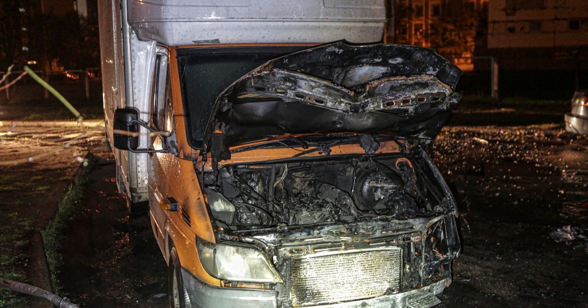 У Києві згоріли три автівки