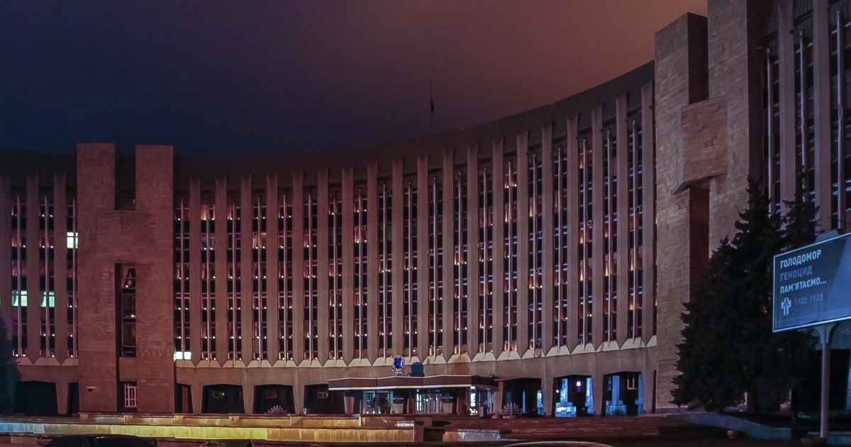 В Днепре руководитель КП и местный бизнесмен присвоили более миллиона бюджетных средств, выделенных на ремонт