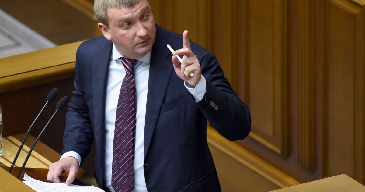 Глава Минюста задекларировал три автомобиля и почти 25 миллионов на банковских счетах