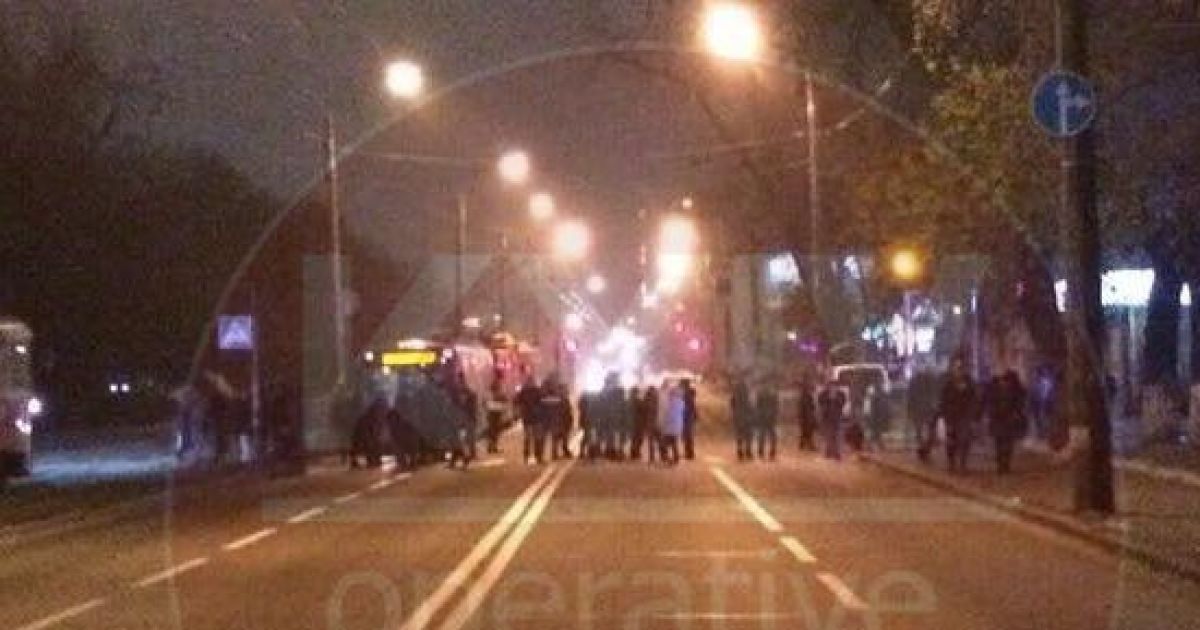 В Киеве жители перекрывали дорогу из-за отсутствия отопления и горячей воды
