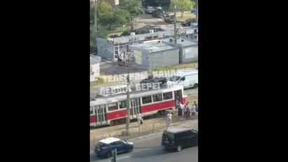 У Києві на лівому березі зійшов з рейок трамвай