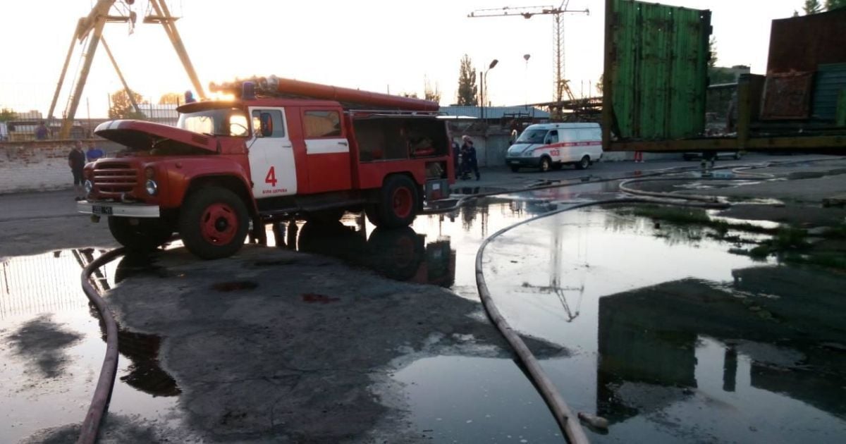 Четырех пострадавших госпитализировали с ожогами после пожара в промзоне Белой Церкви