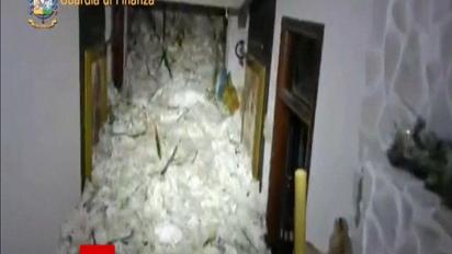 Итальянская полиция обнародовала видео с засыпанного лавиной отеля