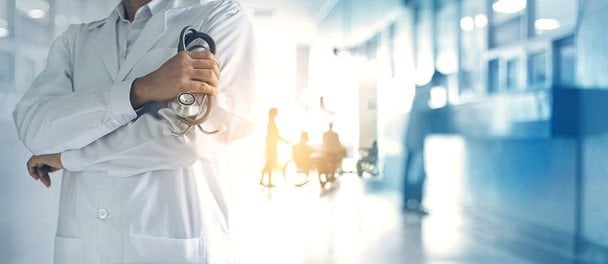 Без телефонов и документов: на Полтавщине пациентов удерживали в больнице, как заключенных