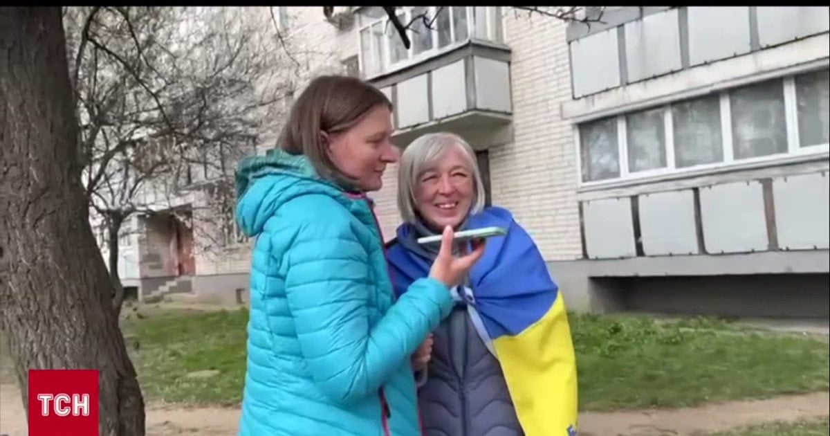 Сестра захисника отримала звістку про його повернення з полону