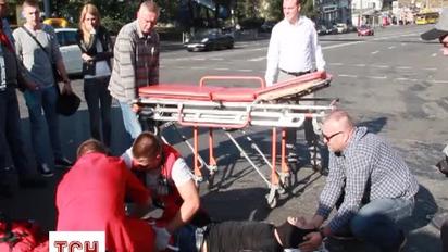 Редакция ТСН.ua получила видео с места ДТП, в которое попал репер Ларсон