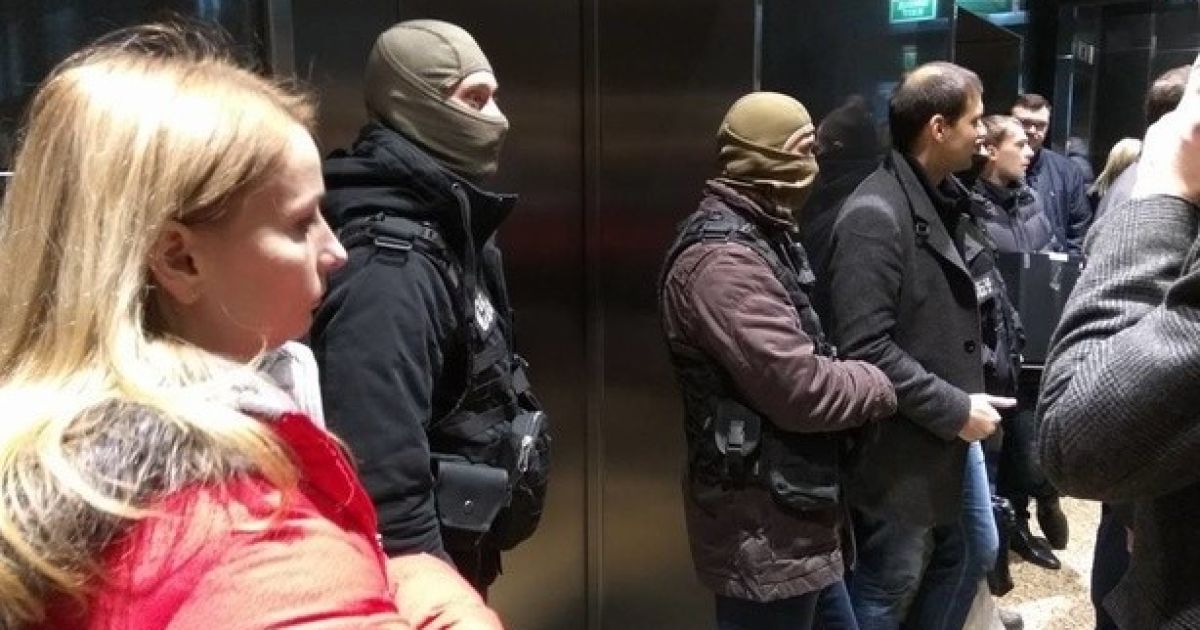 Чорна п'ятниця у ТРЦ "Гулівер": СБУ проводить обшуки у будівлі в центрі Києва
