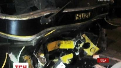 У Луцьку водій іномарки вилетів на зустрічну смугу та врізався в автобус з десятками пасажирів
