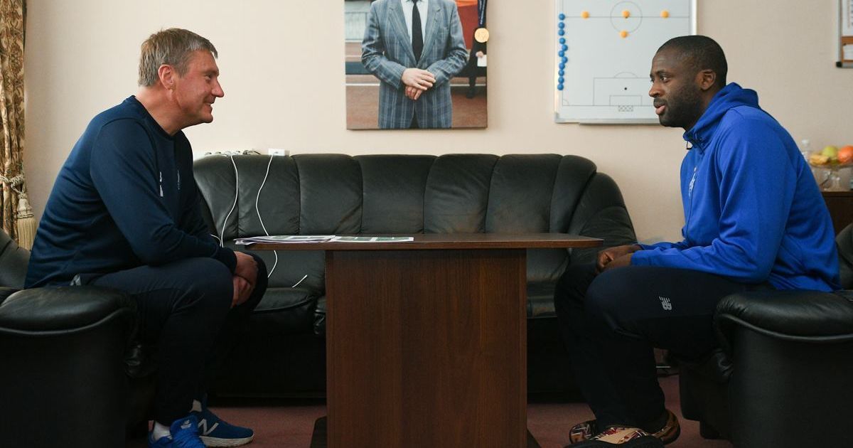 "Приехал подписывать контракт с "Динамо": бывший футболист "Барселоны" шутя объяснил визит в Киев