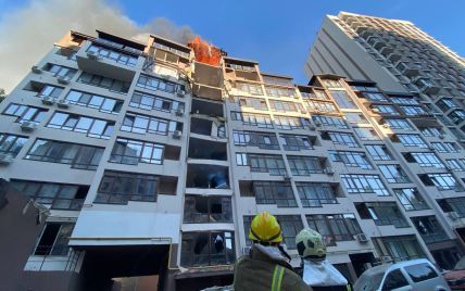 Под завалами 9-этажки в Киеве, в которую попала российская ракета, находятся люди — Кличко