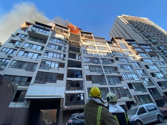Ракетний обстріл Києва: прооперували 7-річну дівчинку, яку дістали з-під завалів 9-поверхівки