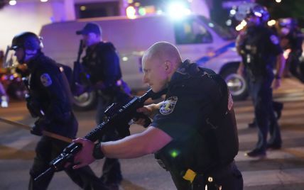 Протесты в США: полицейский получил ранение