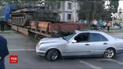 В столице загруженный танком поезд протаранил легковушку