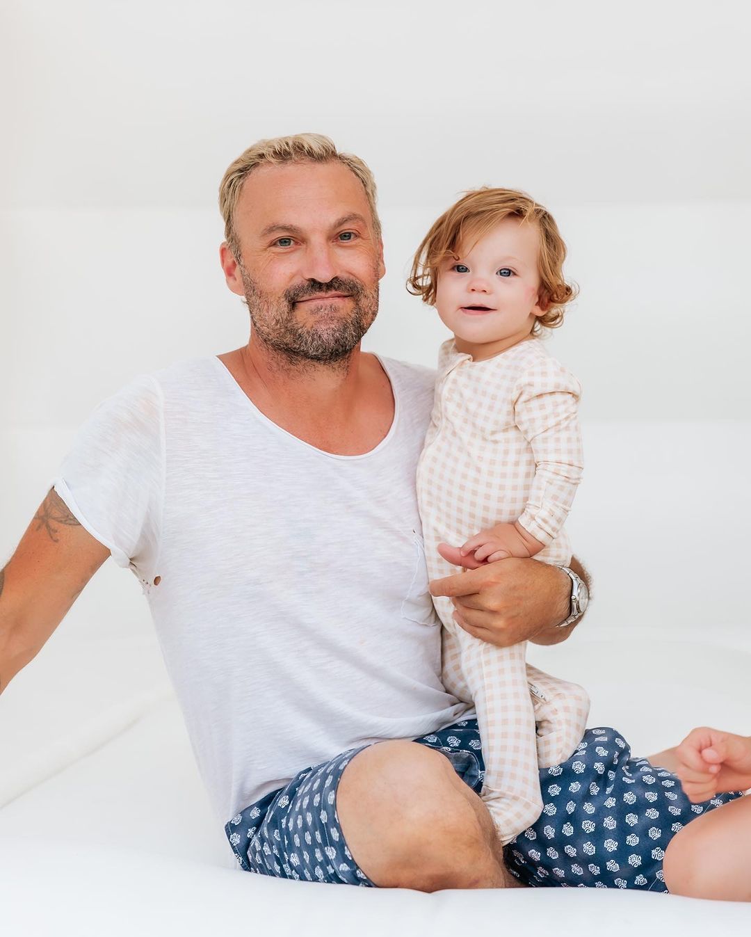 Брайан Остин Грин с пятым сыном / © instagram.com/sharnaburgess