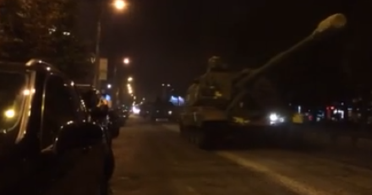 Киевлян напугала колонна военной бронетехники в центре столицы