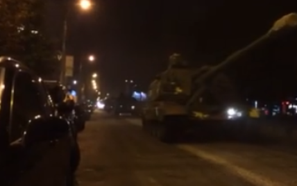 Киевлян напугала колонна военной бронетехники в центре столицы