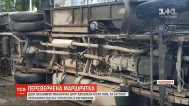 На трассе вблизи Львова перевернулась маршрутка с пассажирами