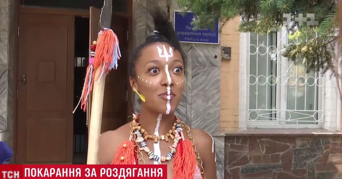 Колоритна "дикунка" з Femen отримала другу підозру за оголений перфоманс перед Порошенком і Лукашенком