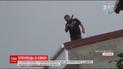 В Стамбуле мужчина с ружьем забрался на крышу дома и открыл беспорядочную стрельбу