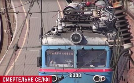 В Одессе умер 17-летний парень после попытки сделать селфи на локомотиве поезда