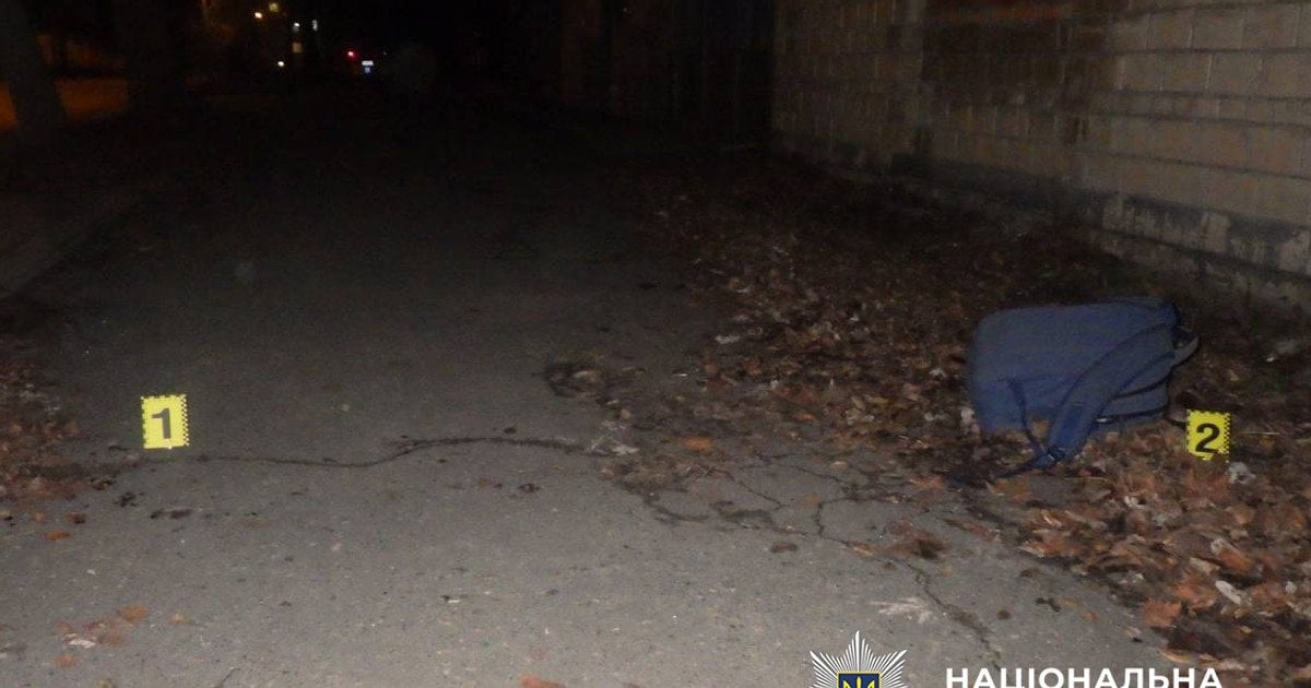 Місце скоєння злочину та рюкзак потерпілого