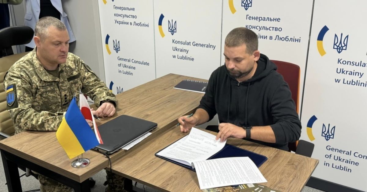 Перші добровольці Українського легіону підписали контракти із ЗСУ / Фото: "Укрінформ"